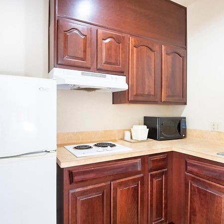 Oyo Townhouse Clute Lake Jackson エクステリア 写真