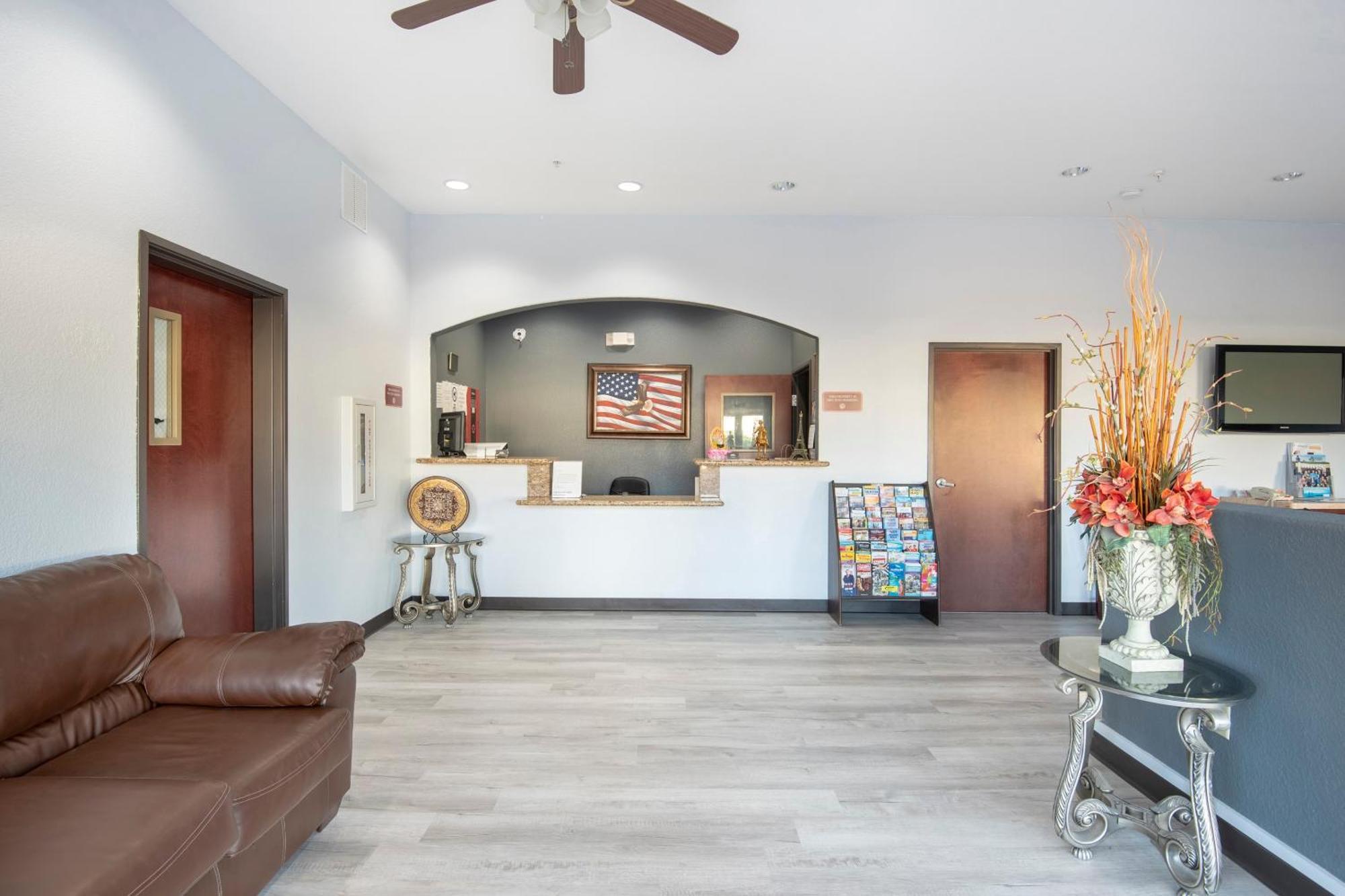 Oyo Townhouse Clute Lake Jackson エクステリア 写真