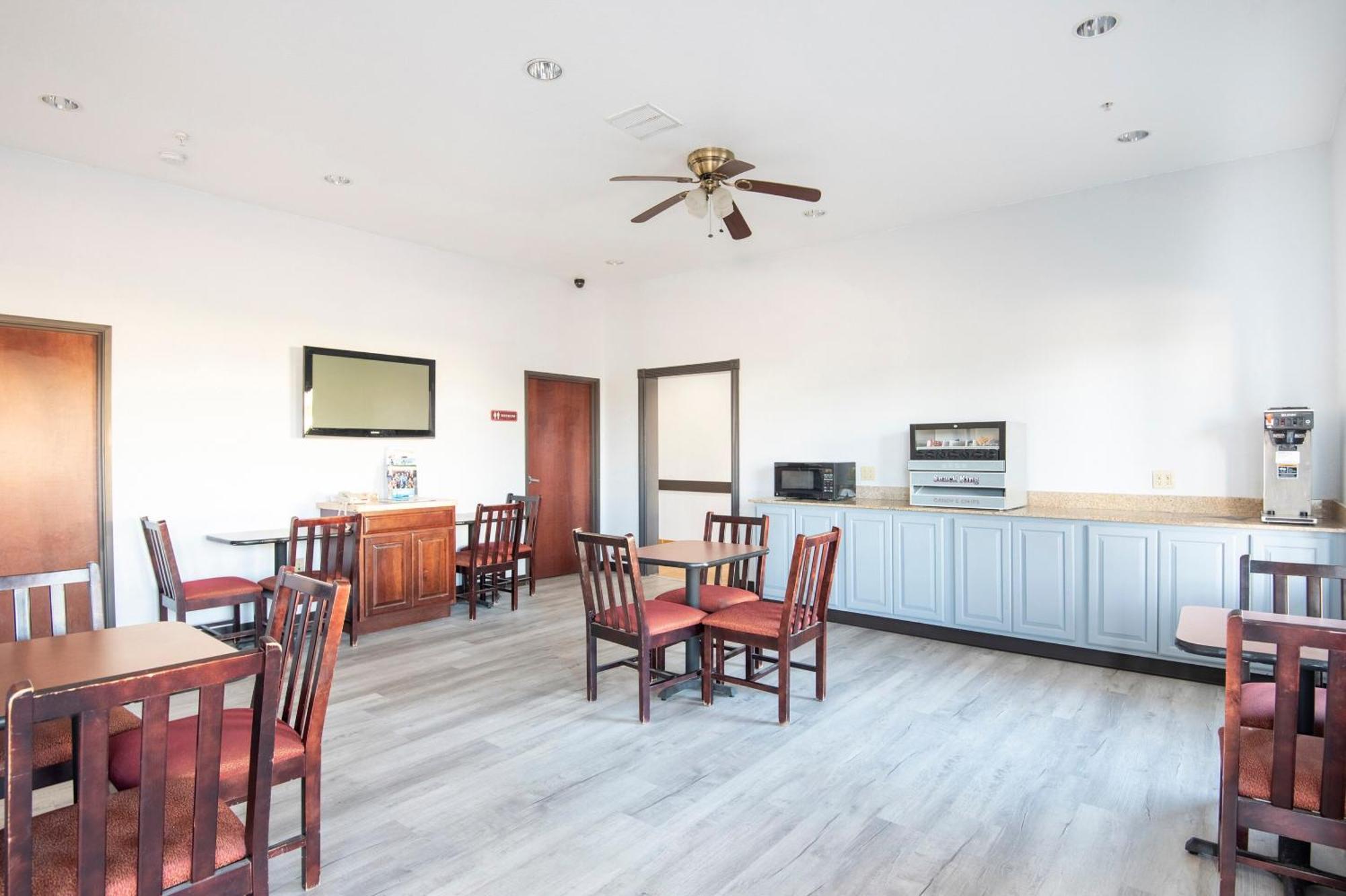Oyo Townhouse Clute Lake Jackson エクステリア 写真