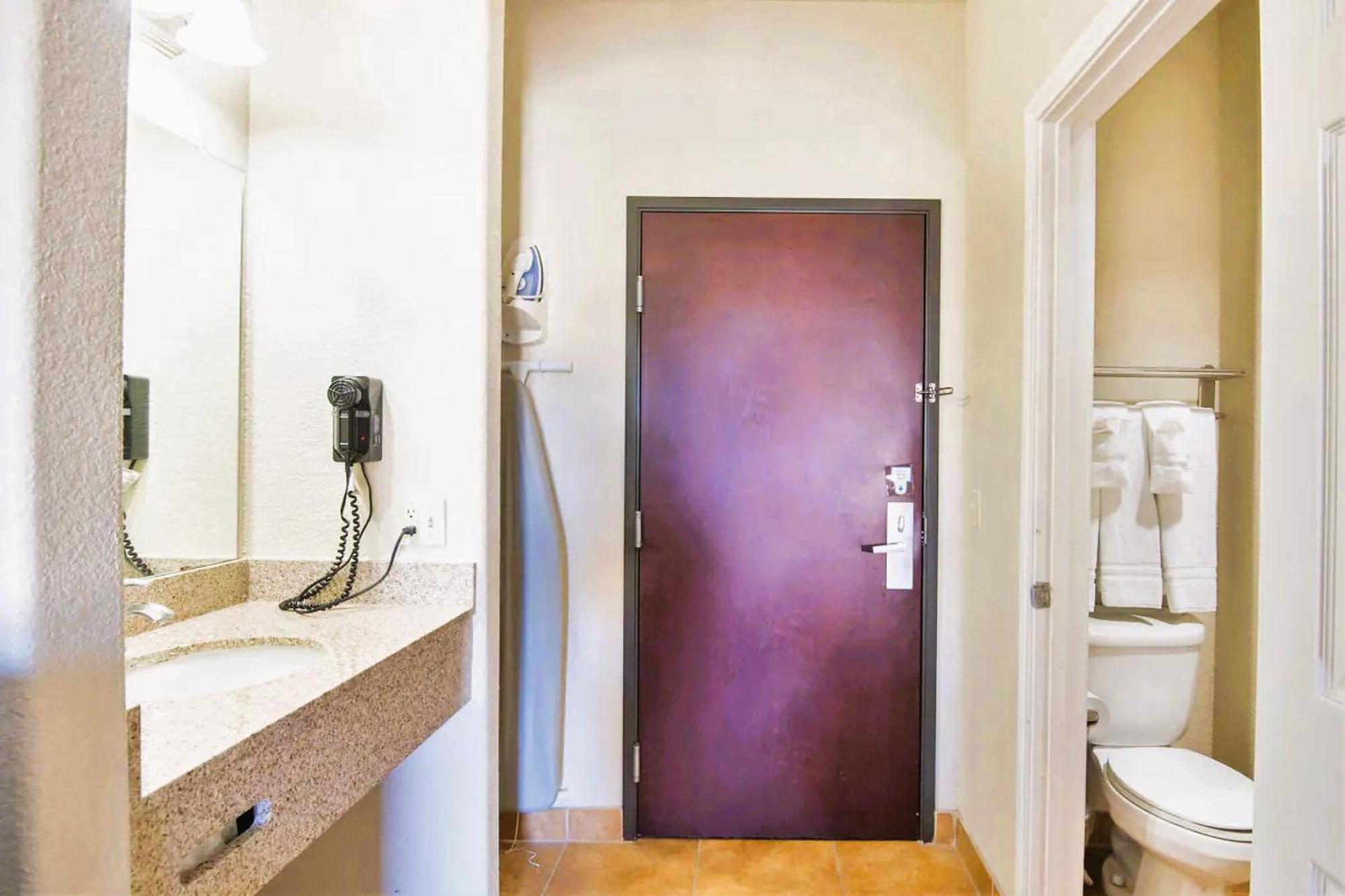 Oyo Townhouse Clute Lake Jackson エクステリア 写真
